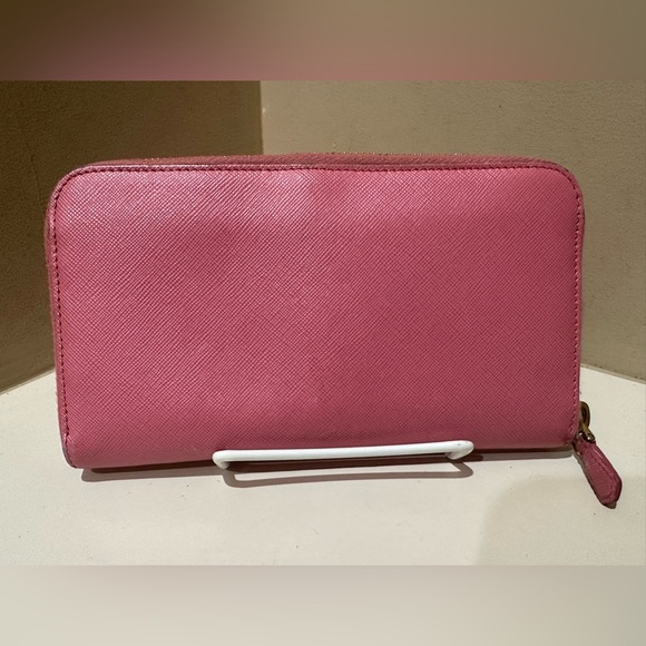 Prada Saffiano Bubblegum Pink Continental Zippy Wallet w/authenticity card - Picture 15 of 16